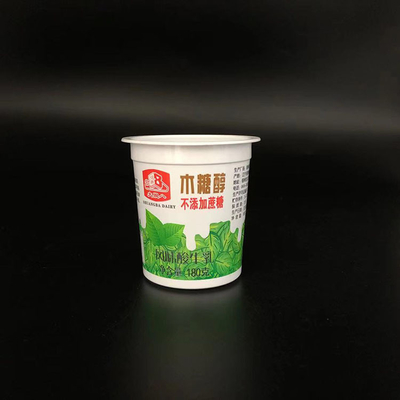 ถ้วยพลาสติกเกรดอาหาร 180 มล. ถ้วยเครื่องดื่มนมโยเกิร์ตพลาสติกแบบกำหนดเองพร้อมฝาอลูมิเนียมฟอยล์